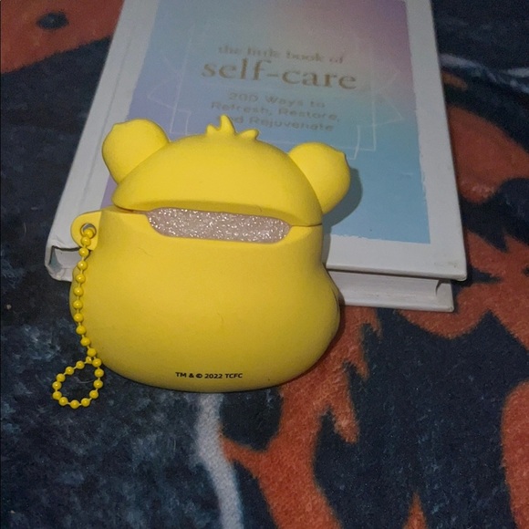 Yellow AirPods Case with Heart Design - Picture 5 of 6